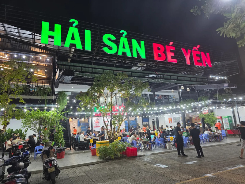 Kh&ocirc;ng gian qu&aacute;n hải sản B&eacute; Yến